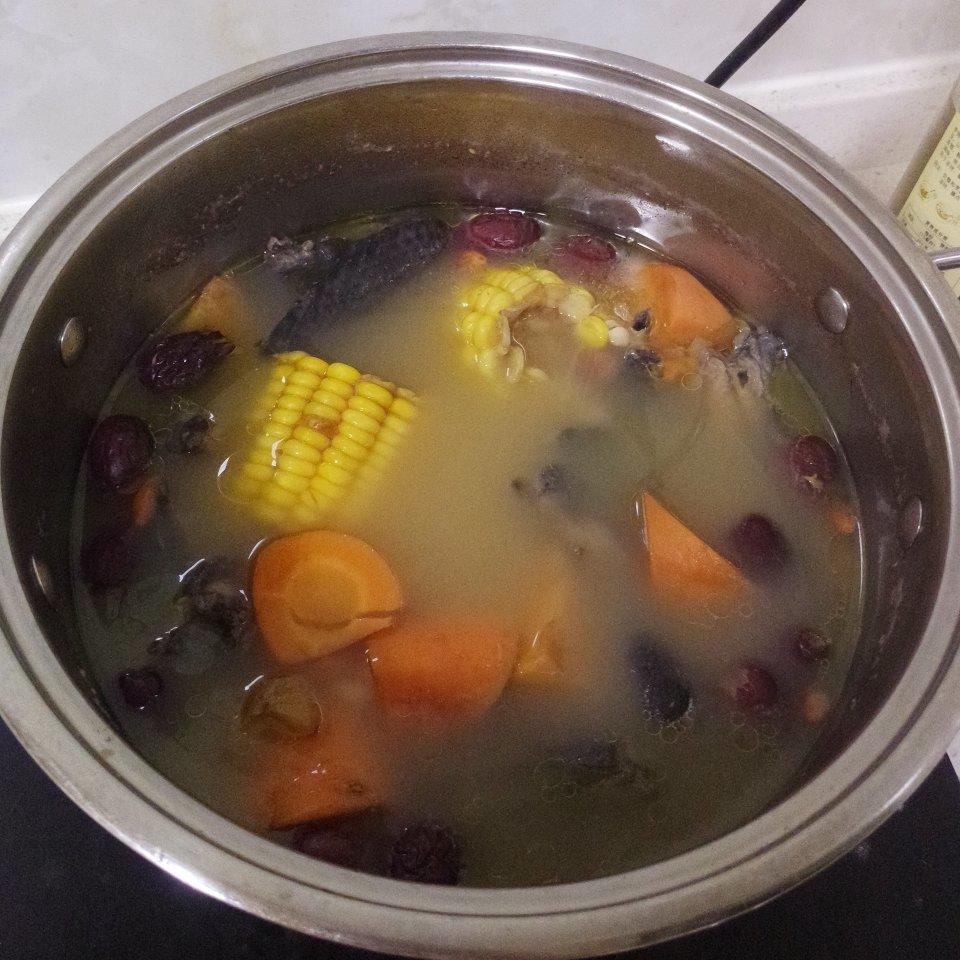 乌骨鸡胡萝卜板栗汤