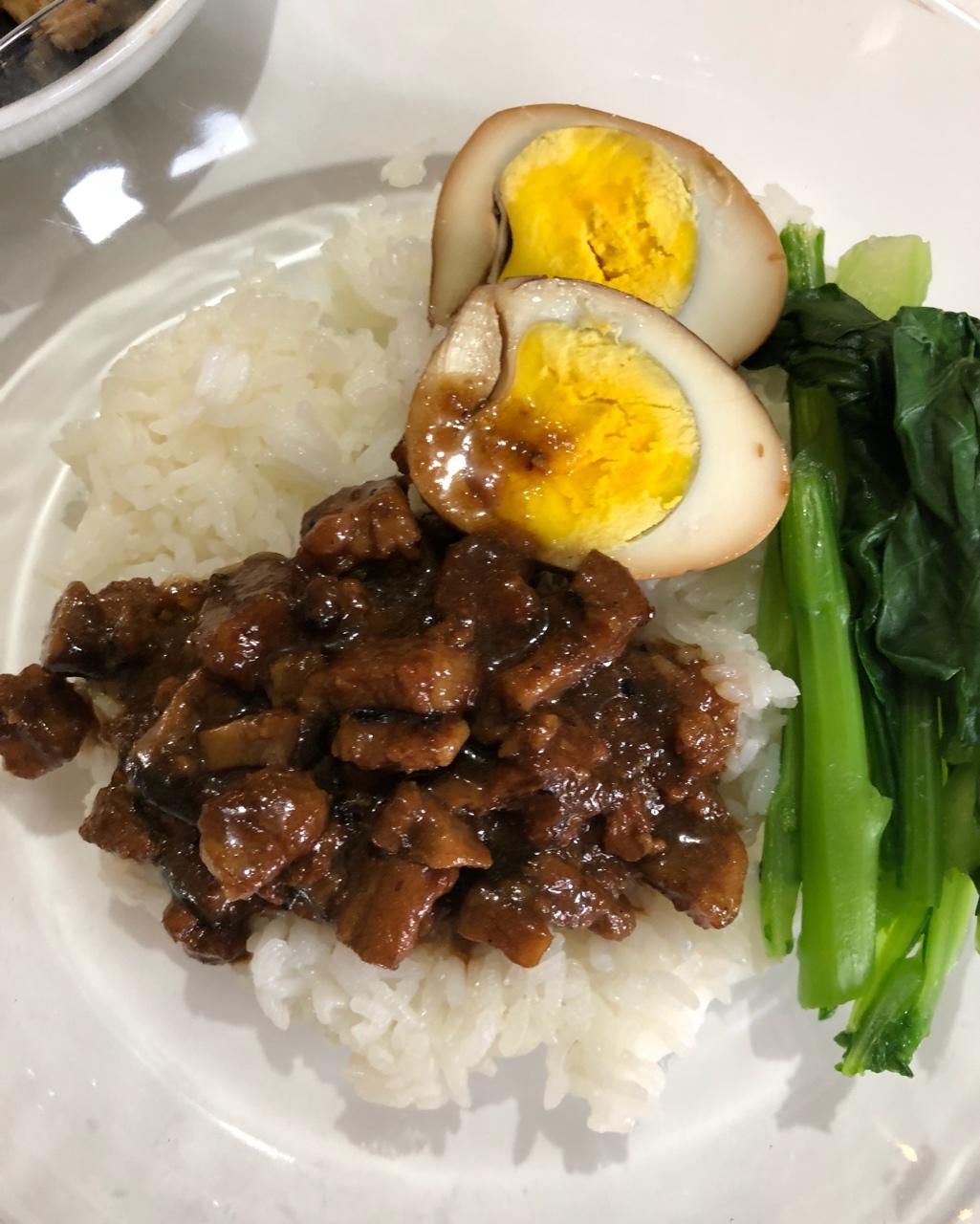 洋葱酥卤肉饭