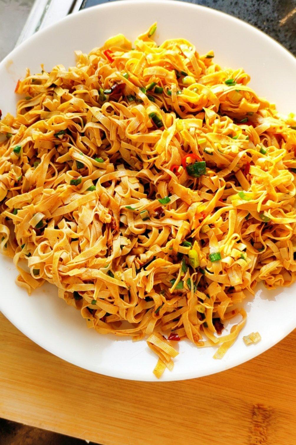 我喜欢的下饭菜【浓郁葱香味的香辣百叶丝】