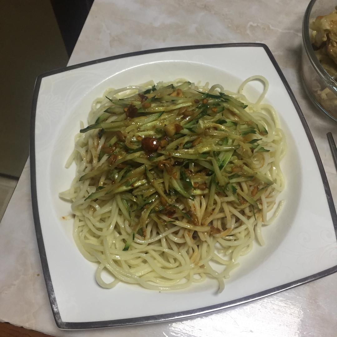 鸡丝凉面