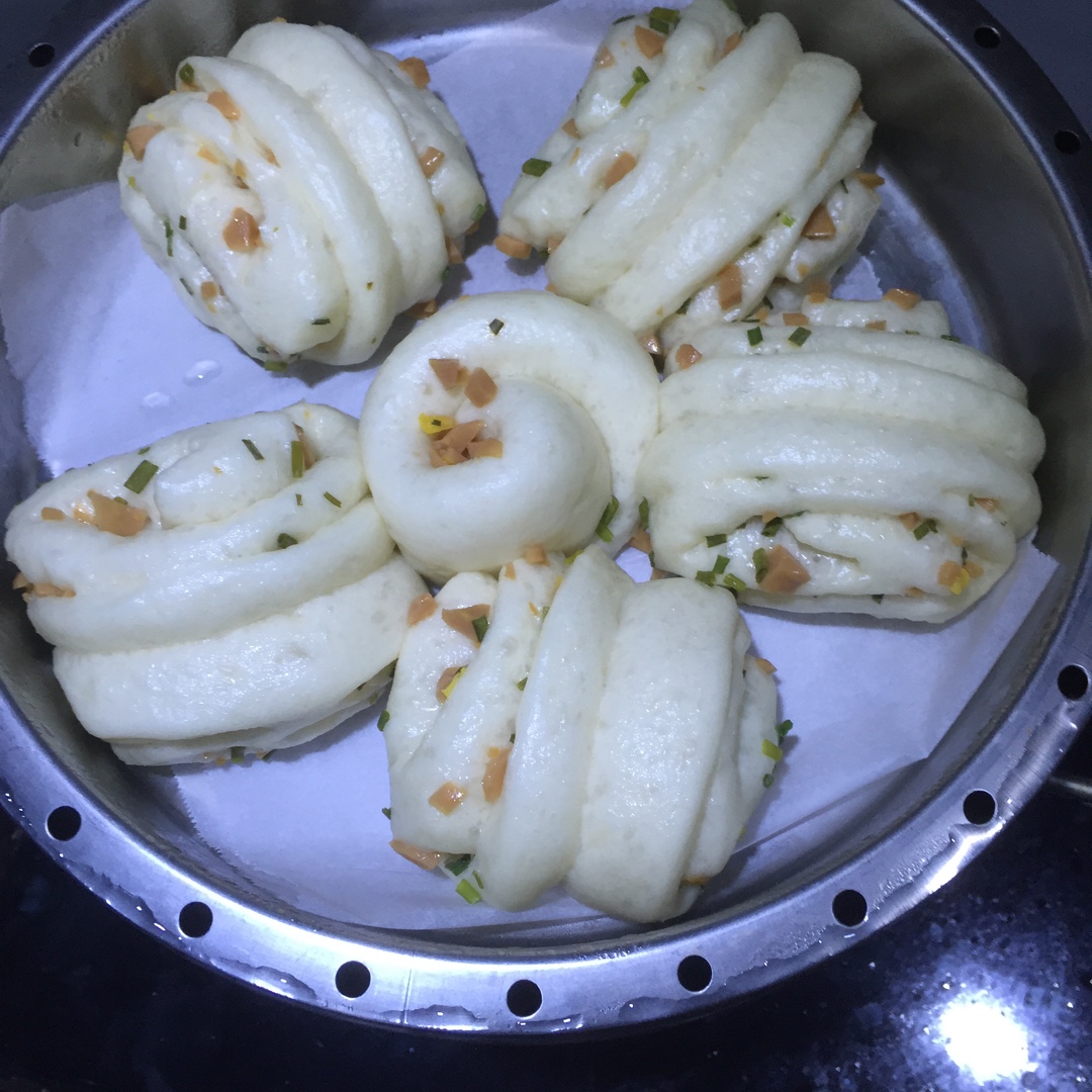 最好吃的火腿葱香花卷—附让葱不变黄的小窍门