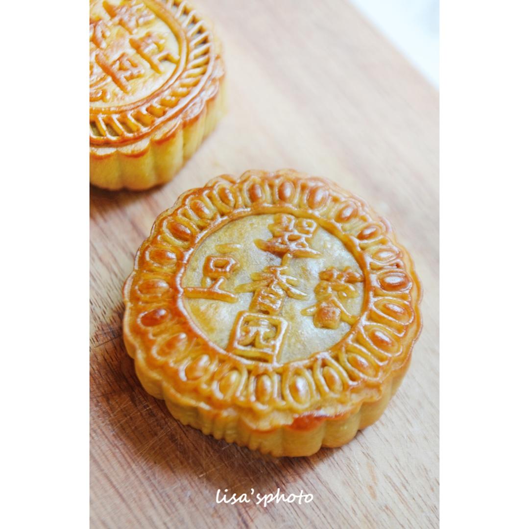 广式月饼—蛋黄莲蓉月饼