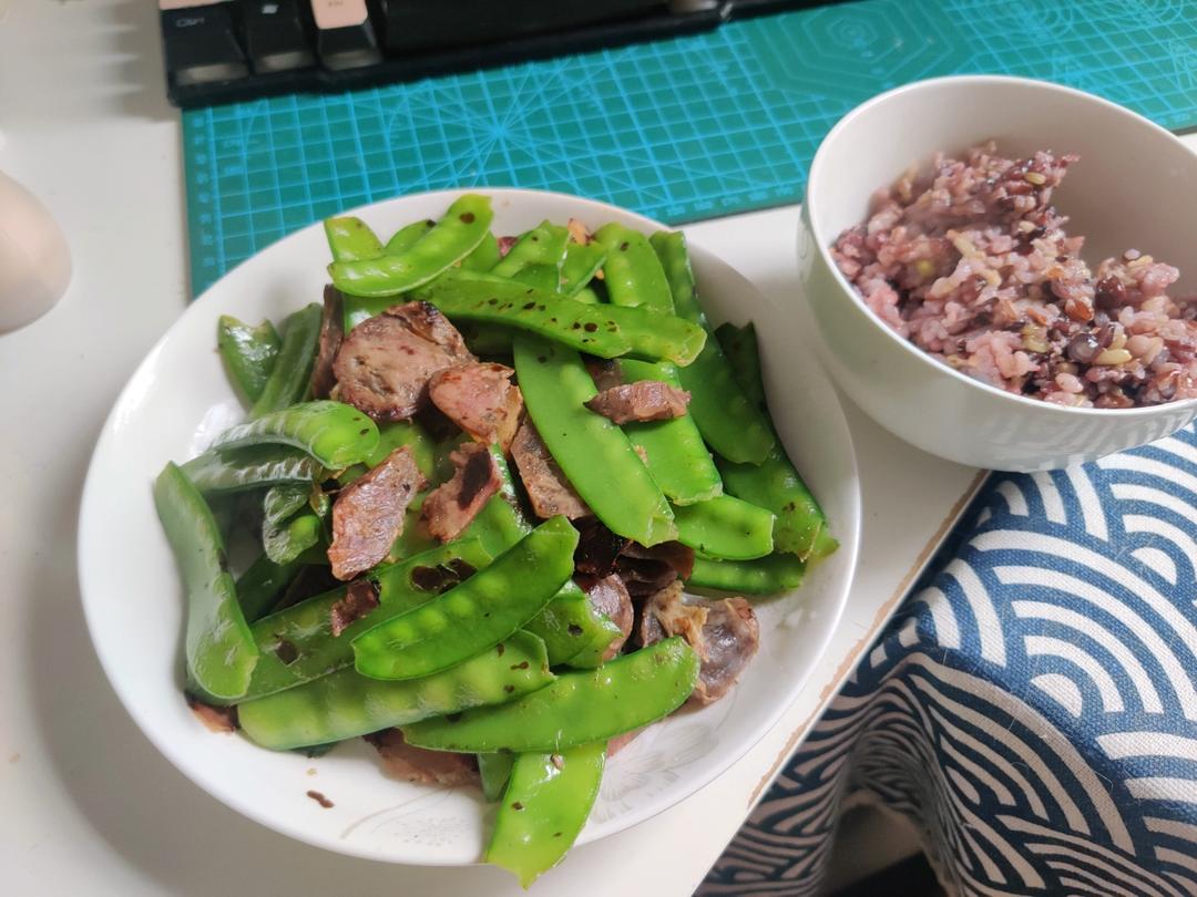 无比简单的荷兰豆炒腊肠，营养又好吃～！