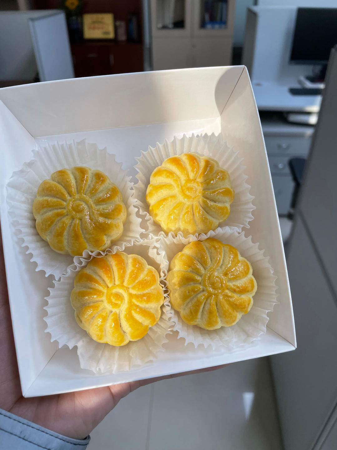 独家配方揭㊙️椰皇拿酥月饼🔥独特的椰香搭配奶香的酥皮，让人一口沦陷❗