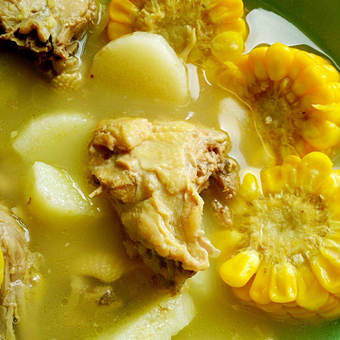 燕子大厨儿做的玉米山药炖鸡汤