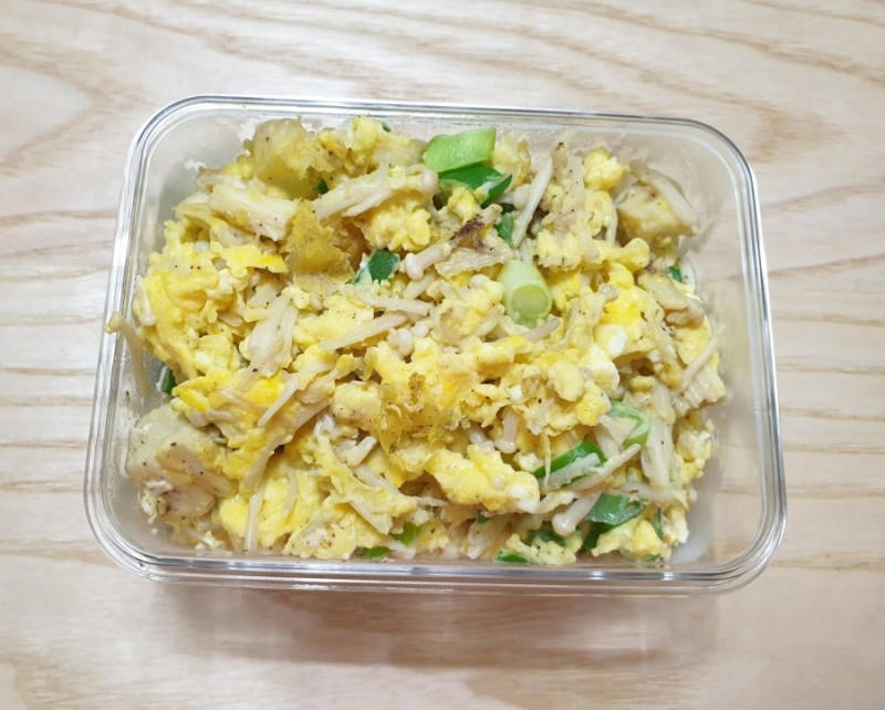 金针菇炒鸡蛋的做法