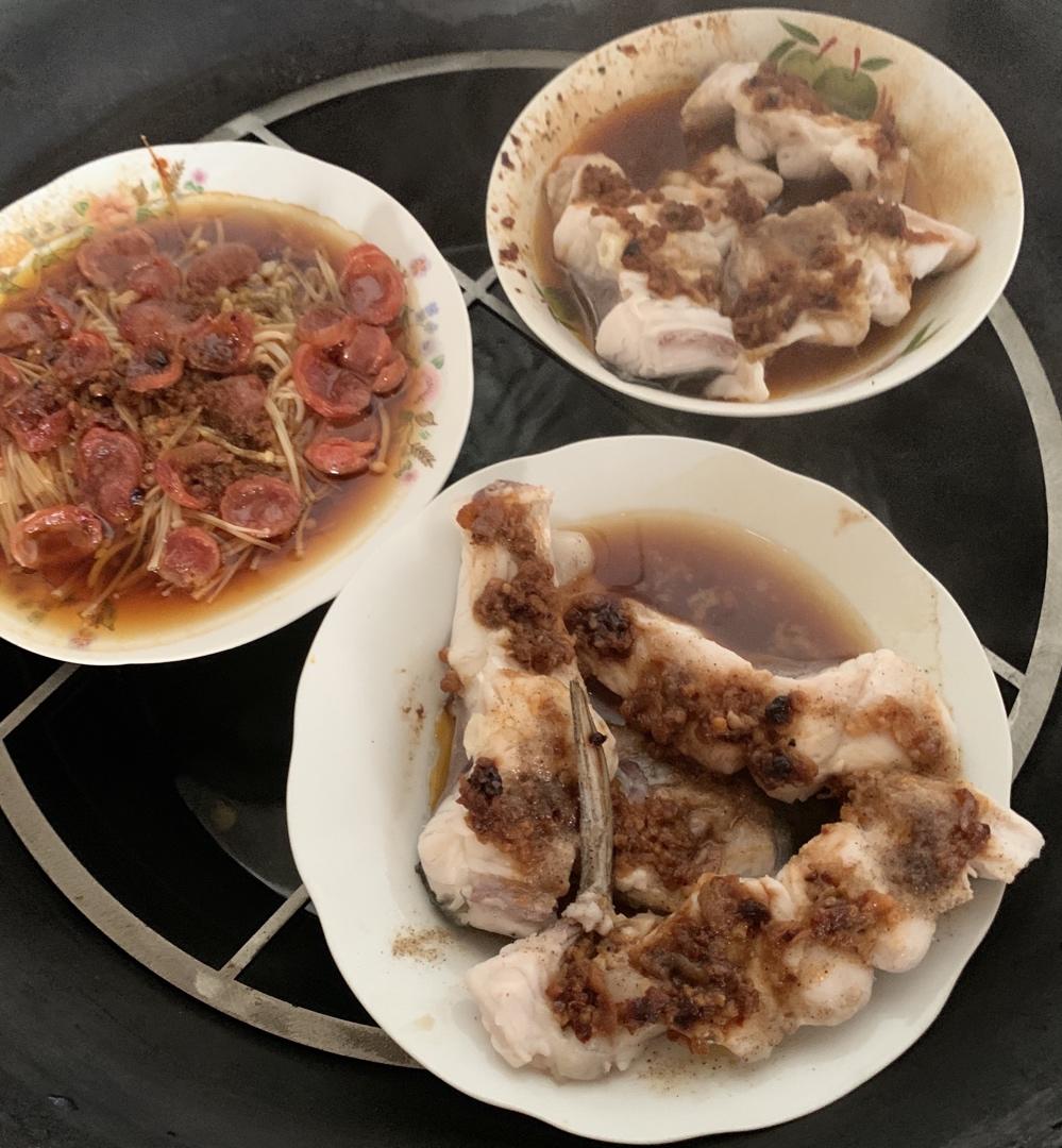 家常快手菜——金针菇蒸腊肠