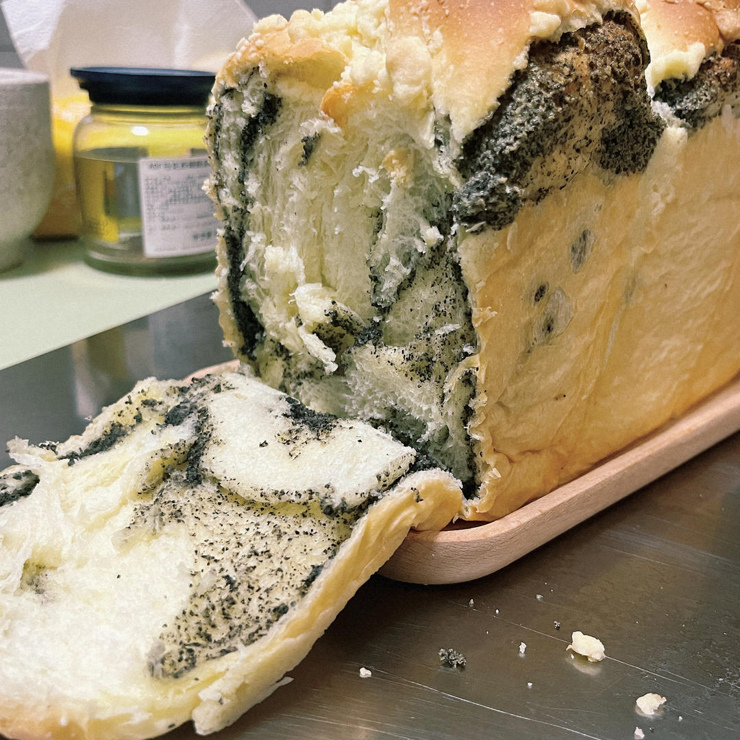 黑芝麻奶酥吐司【一次发酵】