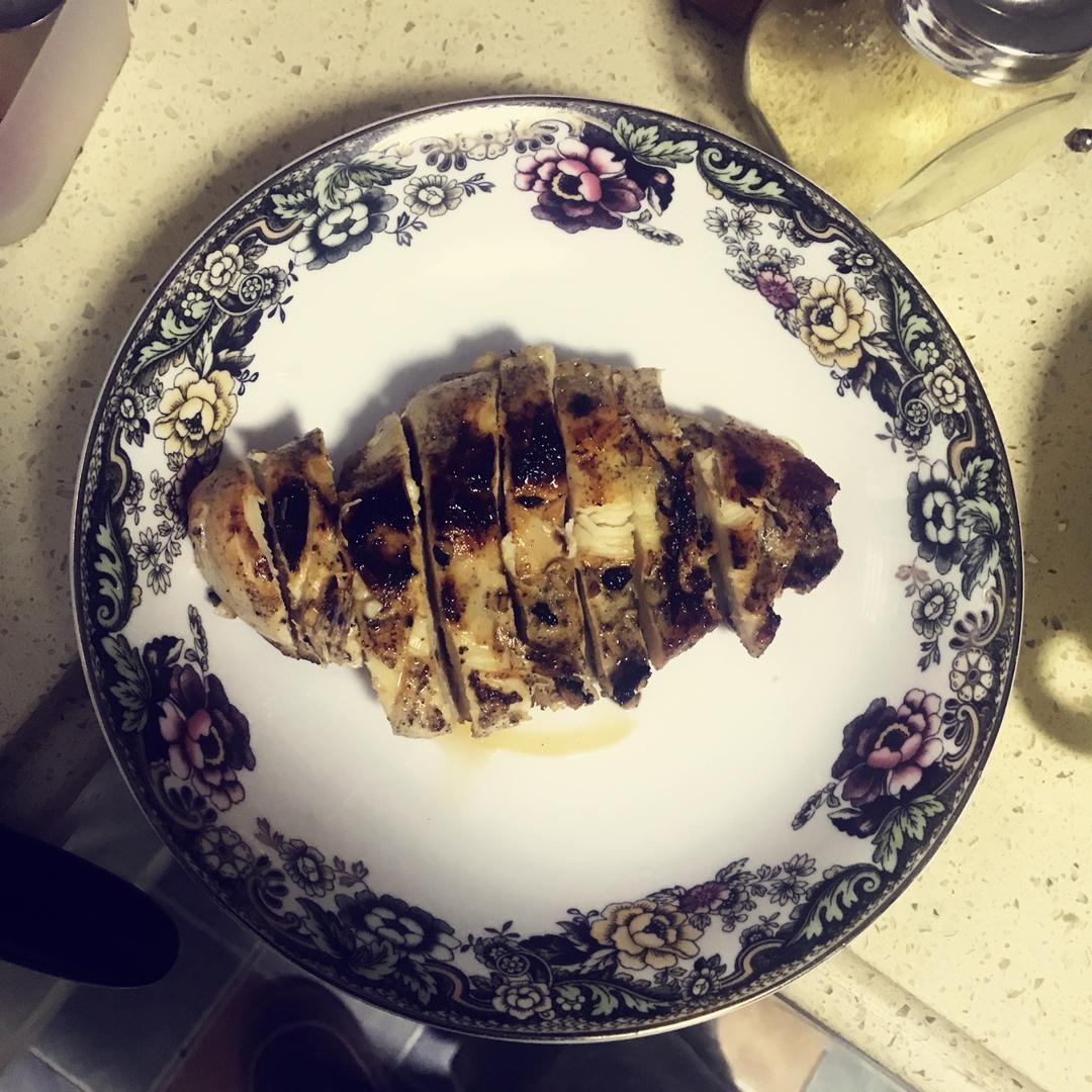 酷炫屌炸天好吃的煎鸡胸肉（香蒜蜂蜜煎鸡胸肉）