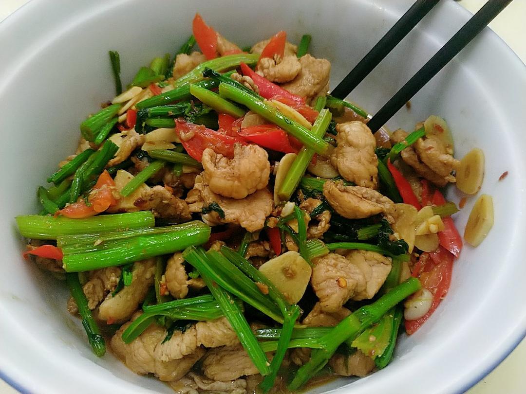 香芹炒肉家常下饭菜！