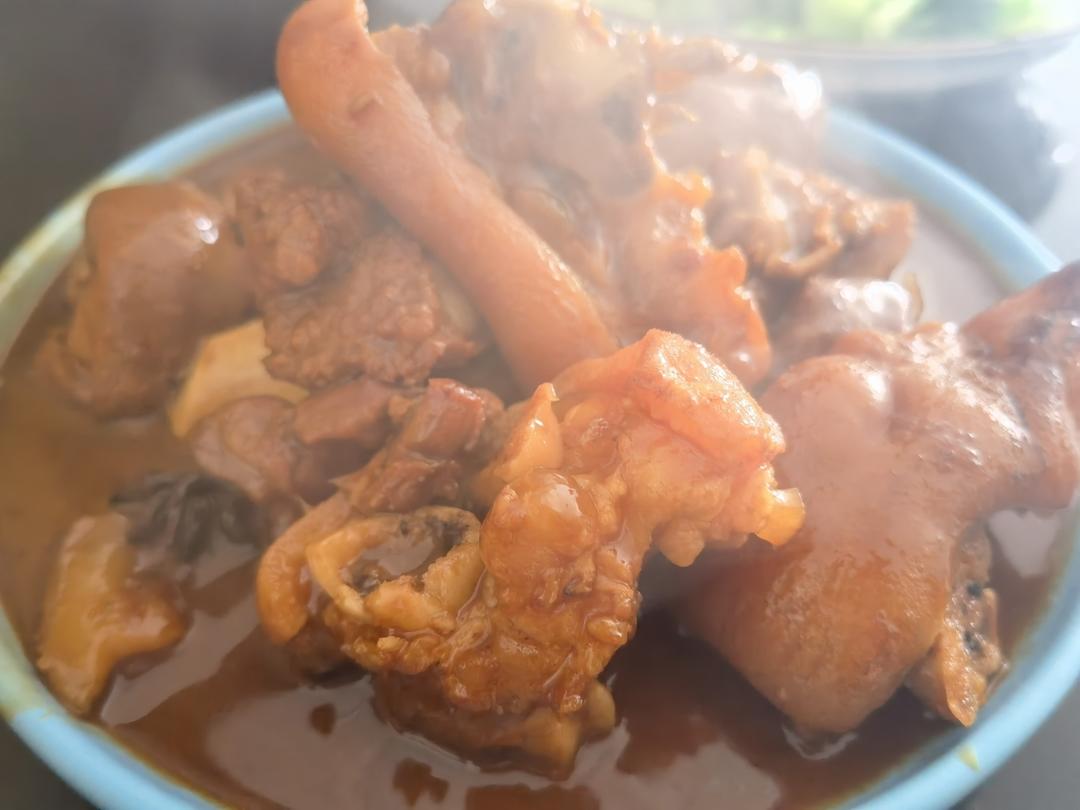 美味的家常菜：红烧猪蹄