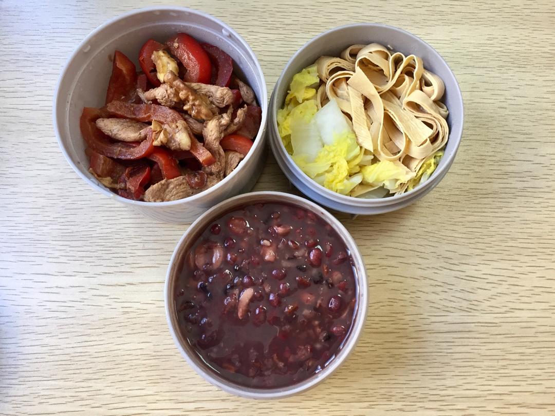 【健康三餐】核桃甜椒炒鸡胸