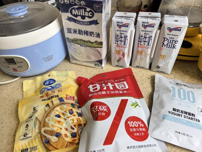 【家庭版自制美味奶皮子酸奶的做法步骤图】俊俊糖果_下厨房