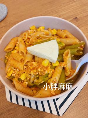 2岁宝宝辅食之蒜香鸡肉意面的做法 步骤3