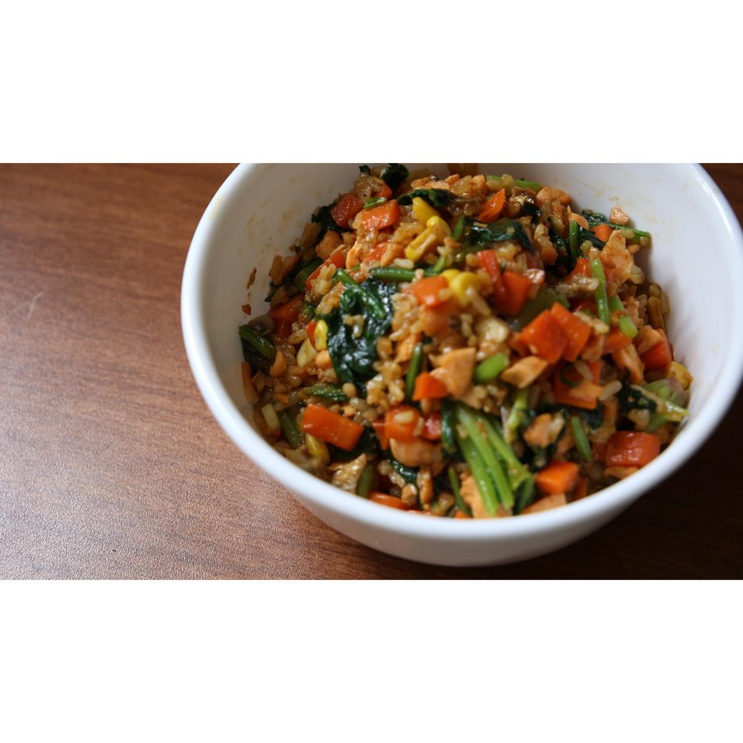 蒜香黄油三文鱼炒饭