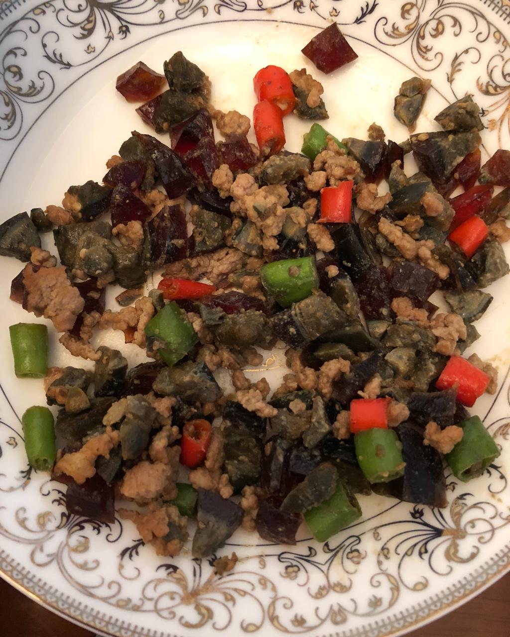 尖椒肉末炒皮蛋