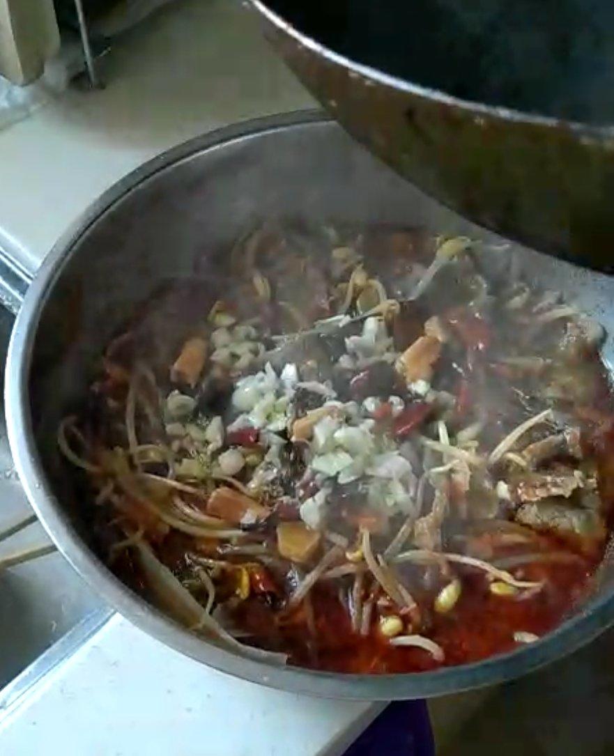 水煮牛肉：《中餐厅》张亮拿手菜（视频菜谱）