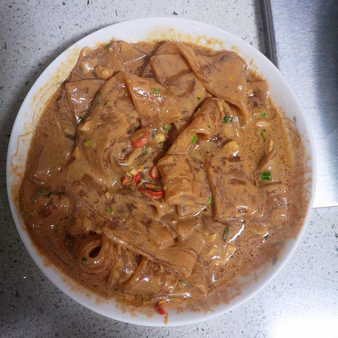 麻酱流汁宽粉