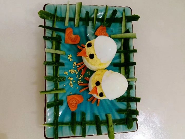 儿童创意餐：卡通企鹅鹌鹑蛋
