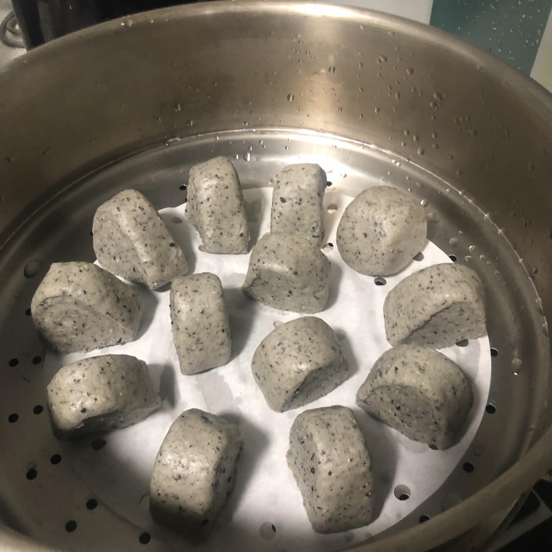 奶香黑芝麻刀切馒头