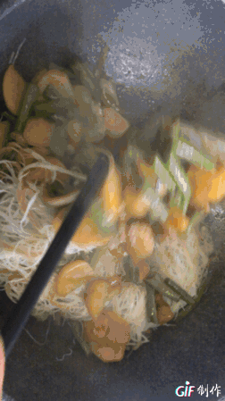 农家美味 土豆豇豆炒温州粉干，炒粉丝，炒米线的做法 步骤10