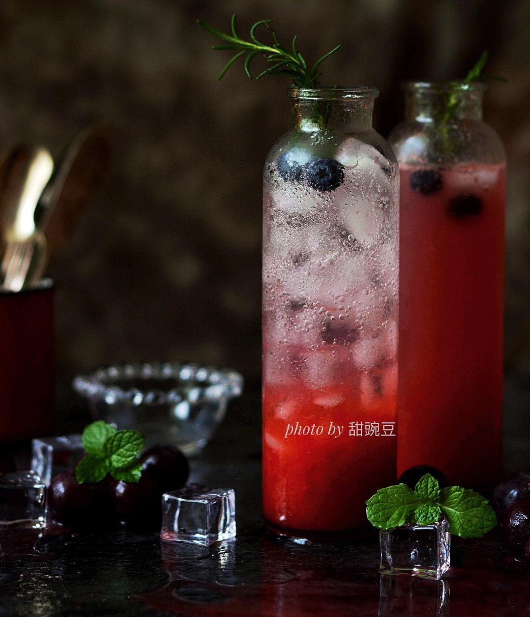 美艳渐变树莓Mojito的做法