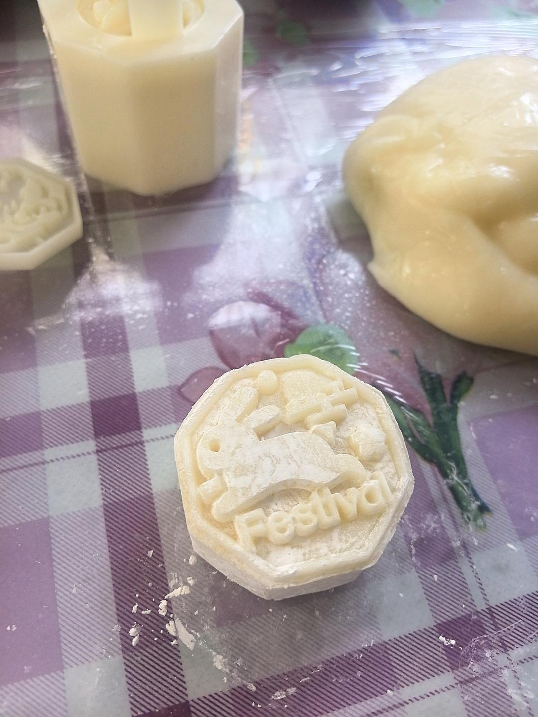 纯榴莲芝士冰皮月饼