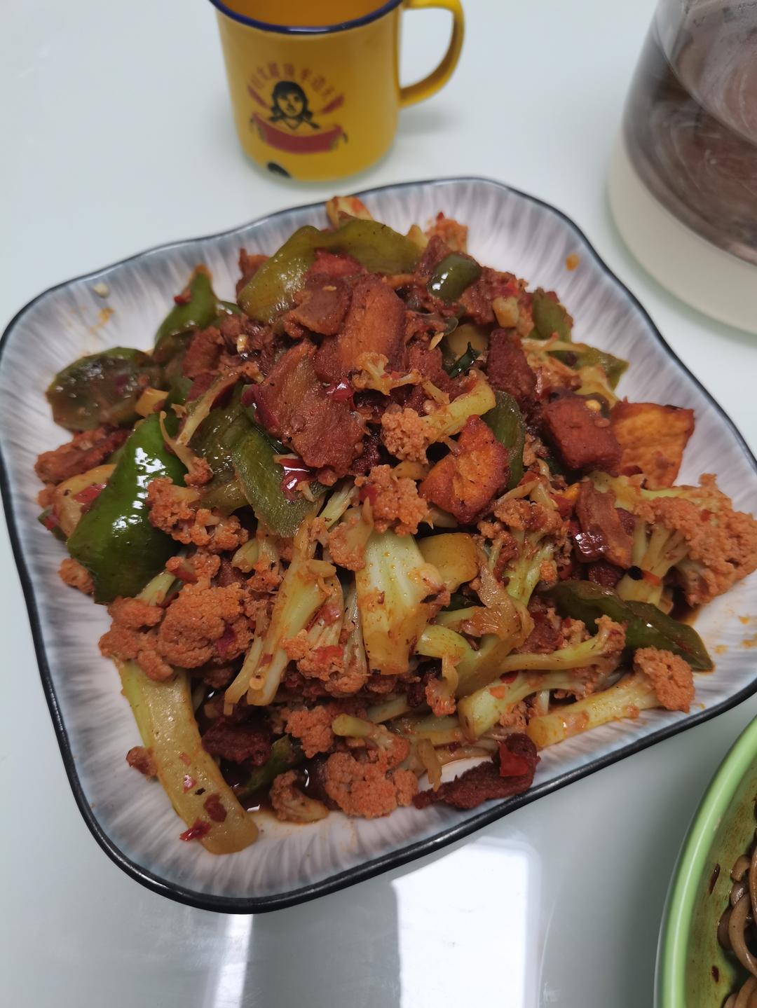 干锅花菜～花菜炒五花肉～油渣炒花菜