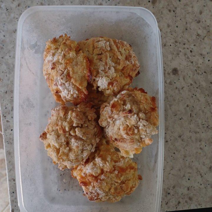 全麦香蒜广味腊肠司康