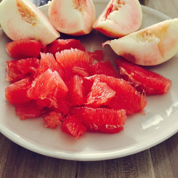 如何完美的吃掉一颗葡萄柚