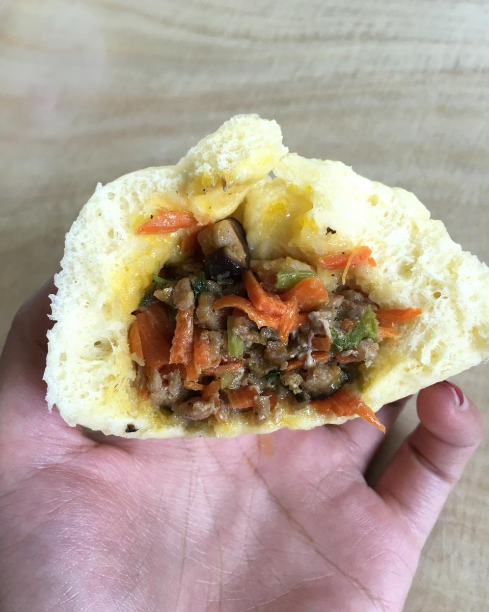 胡萝卜木耳鸡蛋素包子