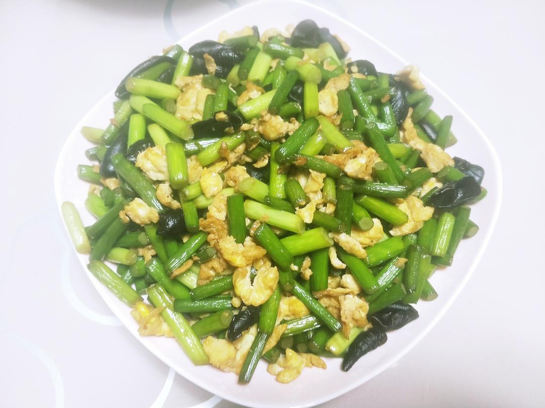 家常蒜苔鸡蛋木耳的做法