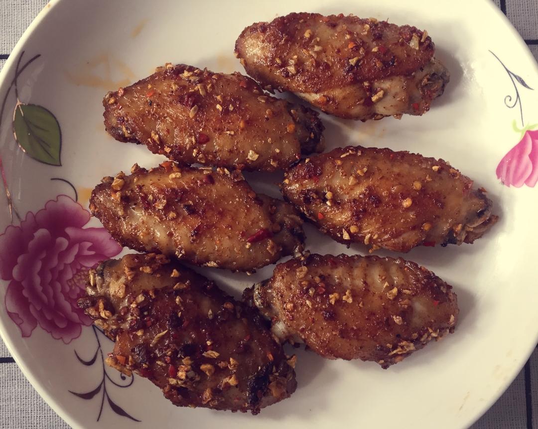 蒜香香辣鸡翅的做法