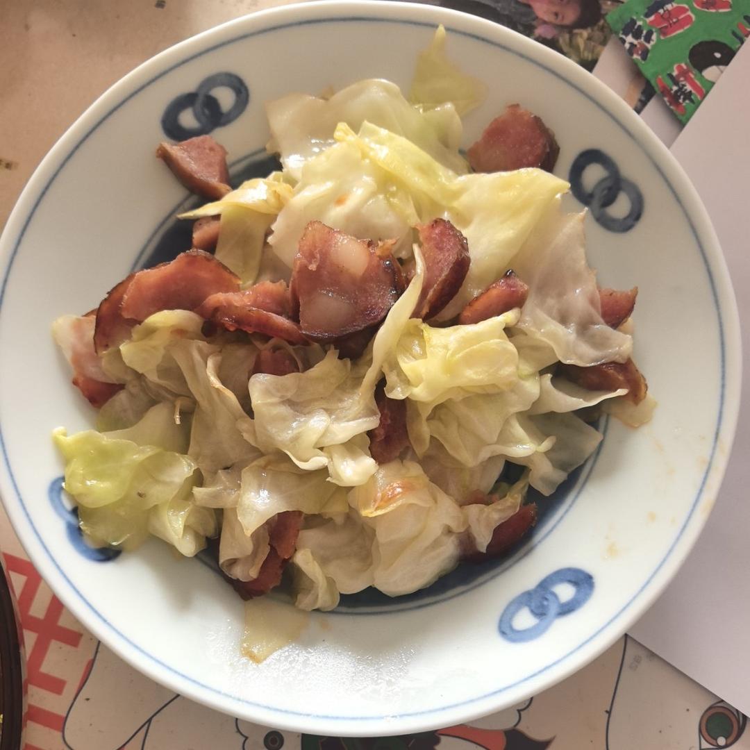 红肠炒圆白菜