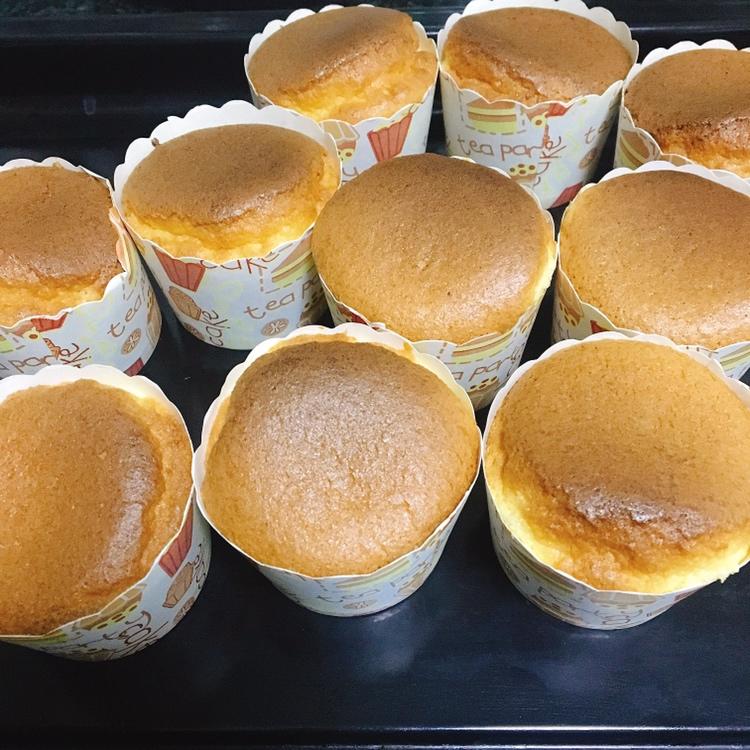 戚风杯子蛋糕^_^不开裂不回缩喔～