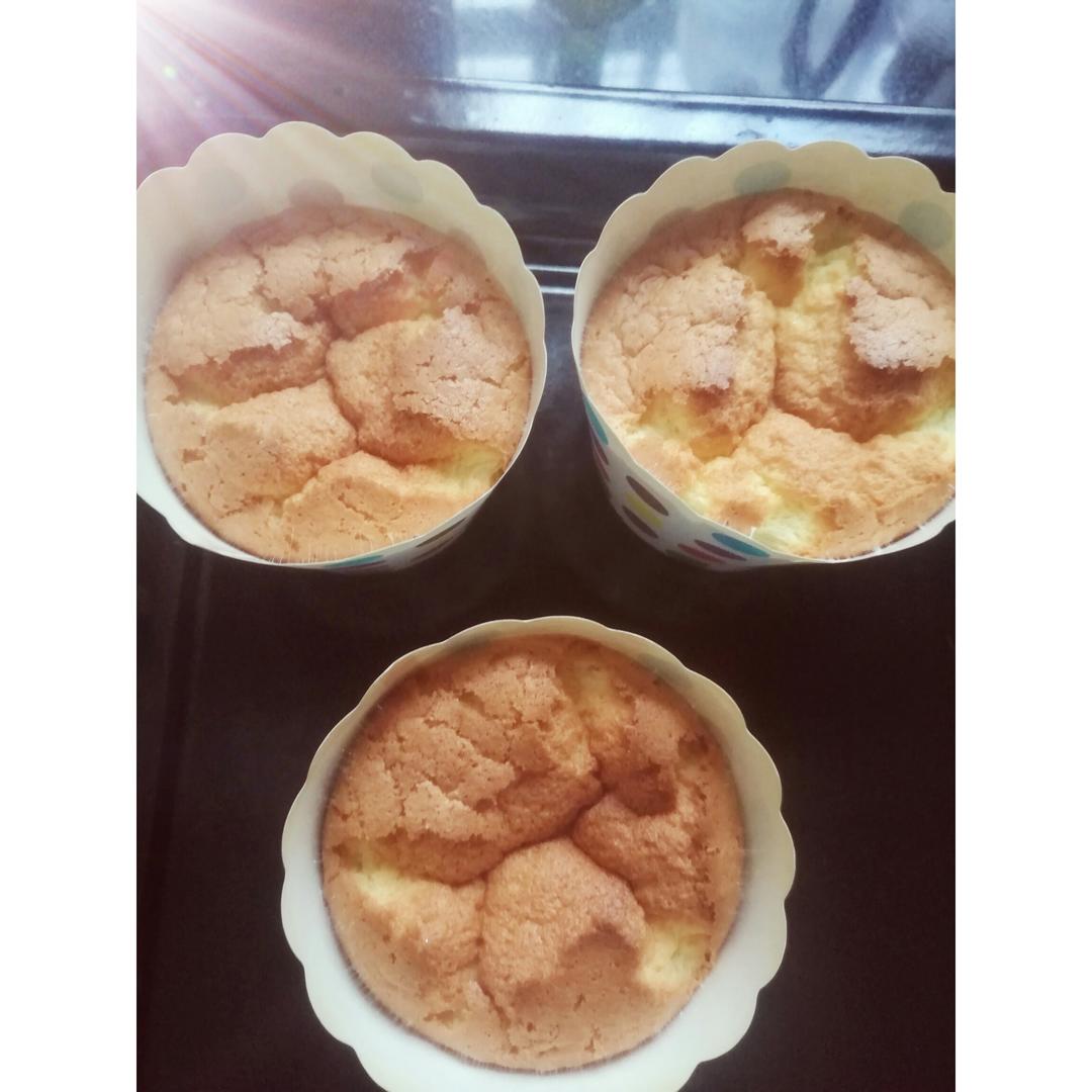 蔓越莓纸杯戚风小蛋糕