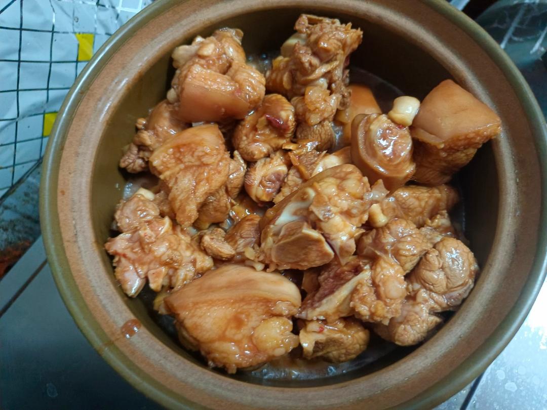 南乳花生猪脚煲