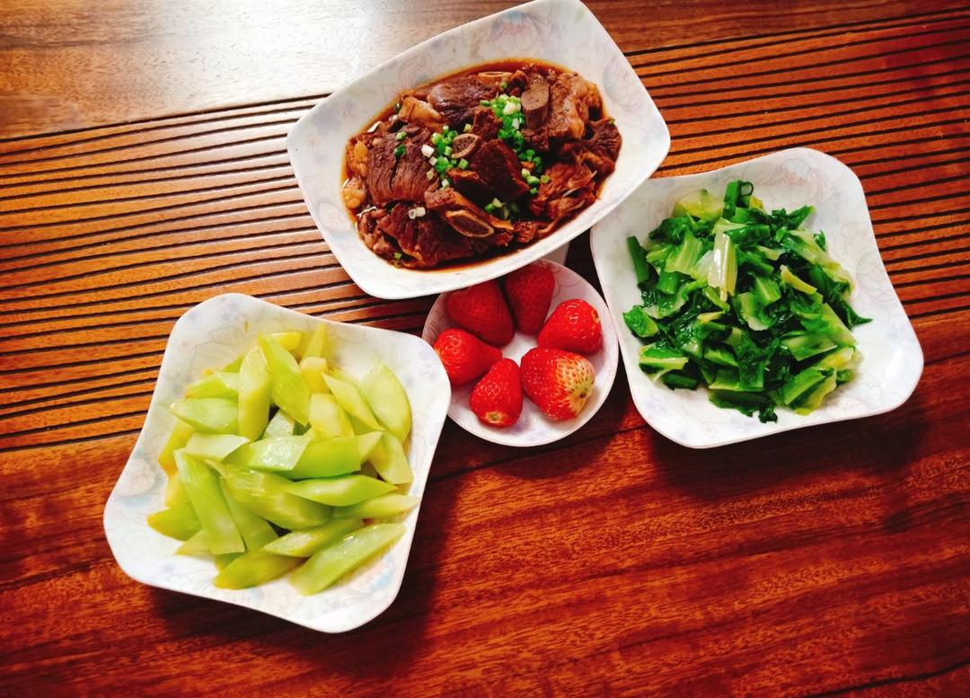 家常菜～莴苣叶炒豆腐