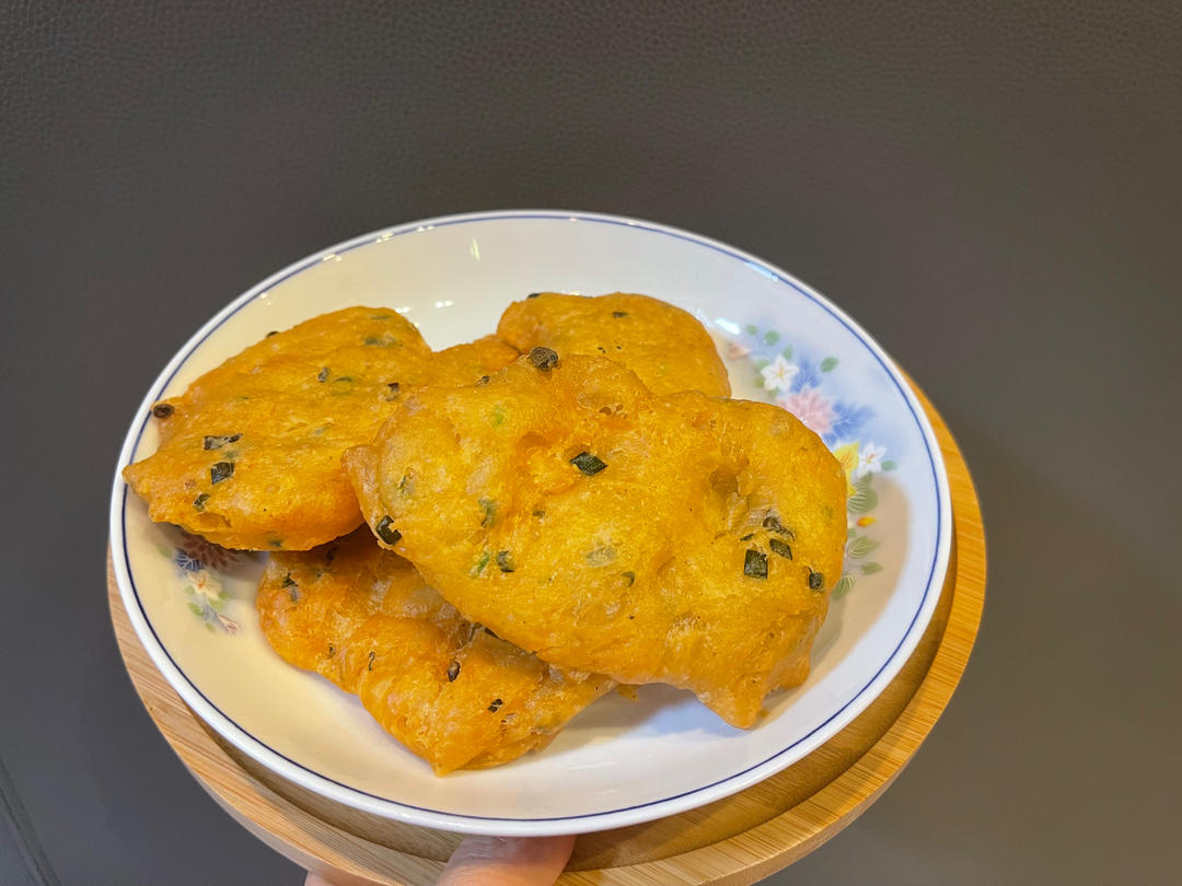 （超级简单）外酥里软蓬松的油炸葱油饼