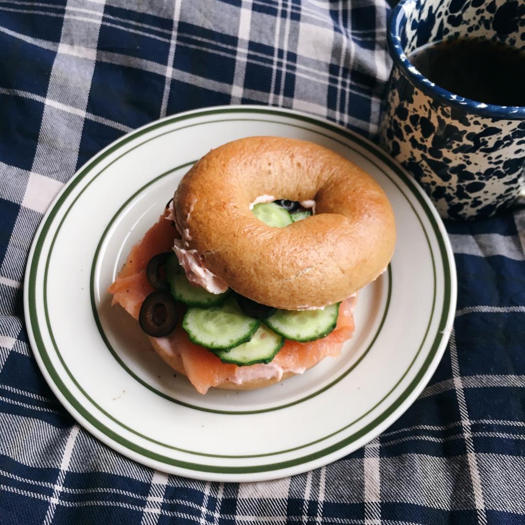 Smoked Salmon Bagel熏三文鱼贝果/面包圈