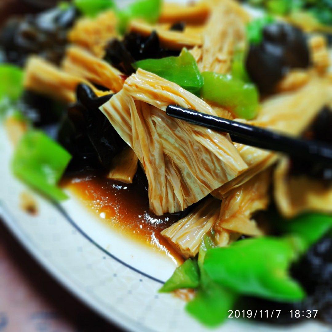 尖椒木耳烧腐竹