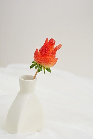 草莓玫瑰花——让草莓一分钟变玫瑰的做法 步骤5