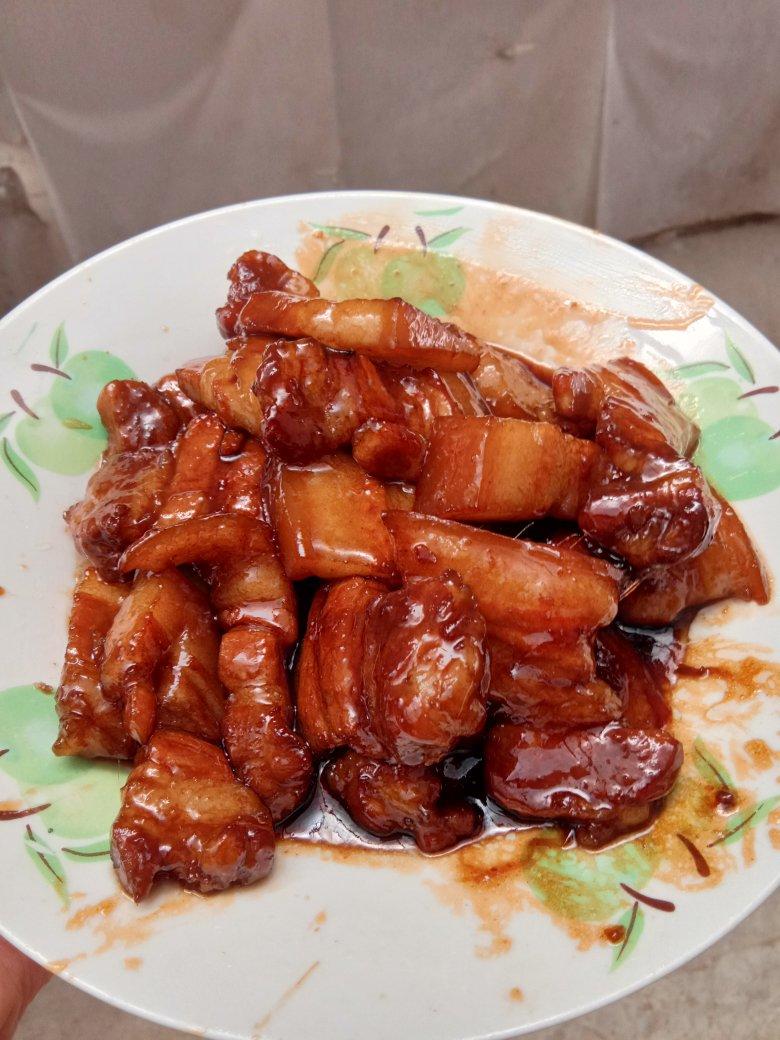 吃着碗里望着锅里的红烧肉