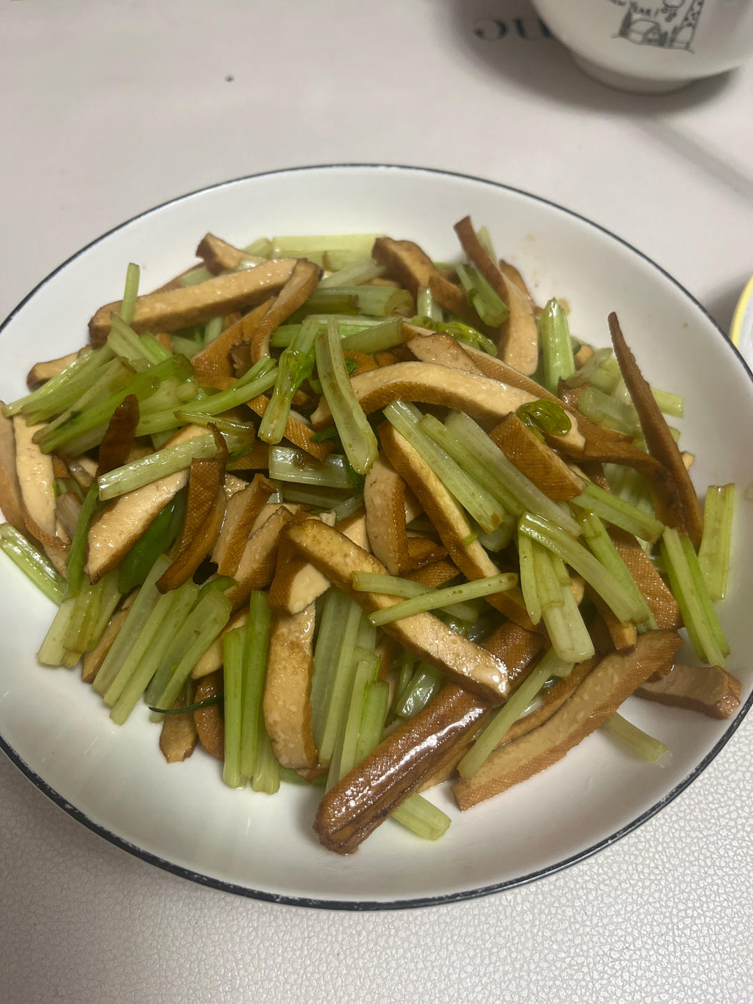 午餐晚餐简单快手下饭菜芹菜炒香干