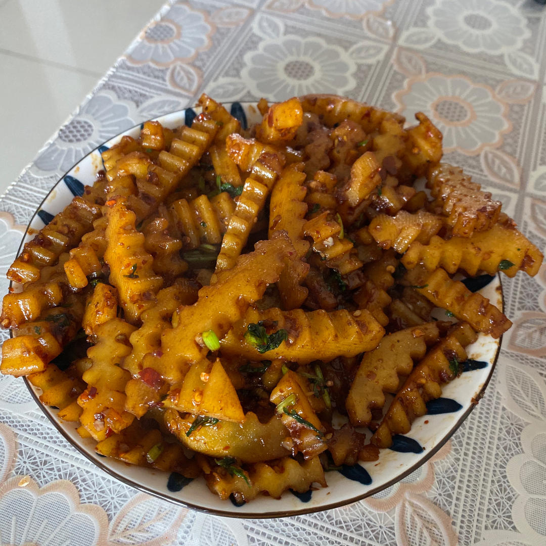 ㊙️连吃三盘都不够❗️香辣过瘾的狼牙土豆条～