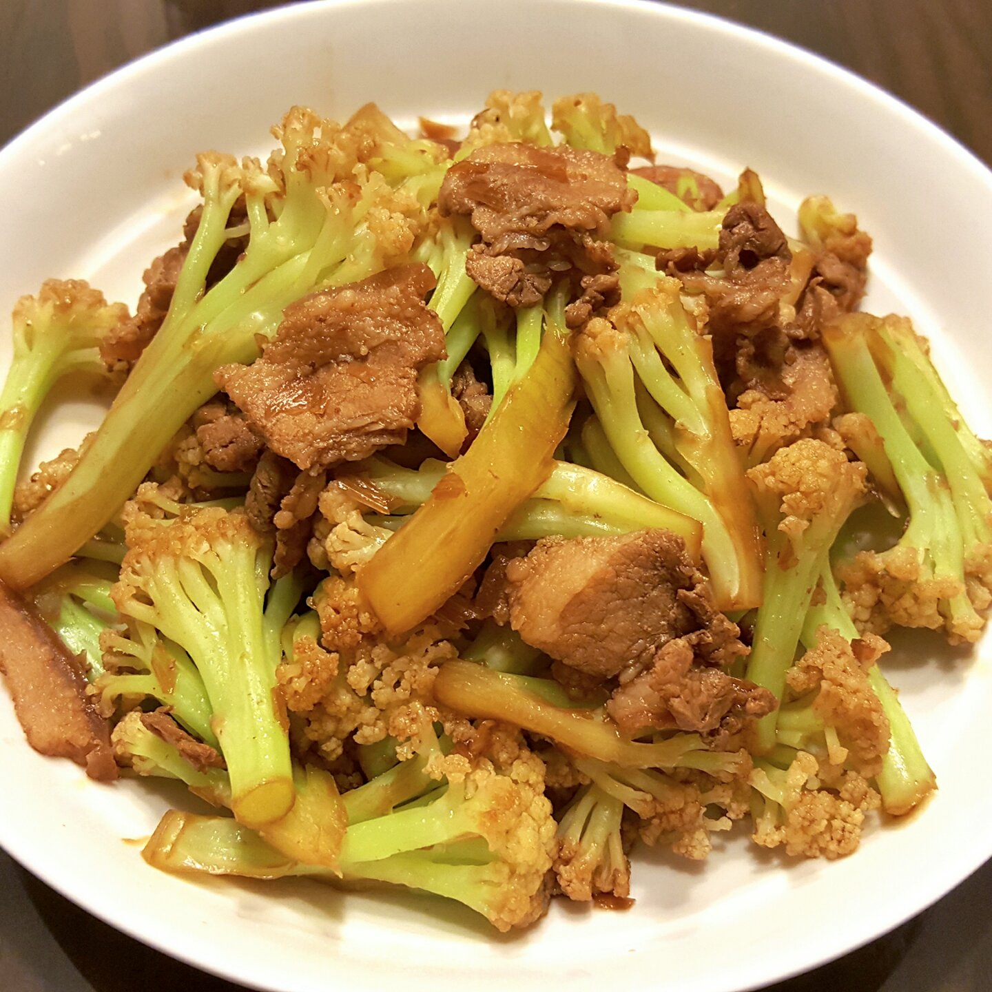 胖妞楠楠做的花菜炒肉片