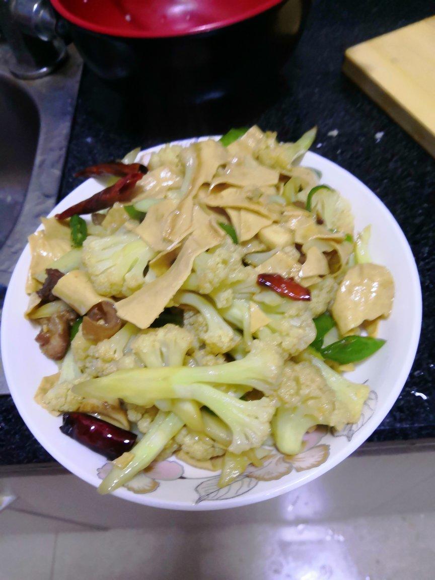 老丁的私房菜-干锅花菜
