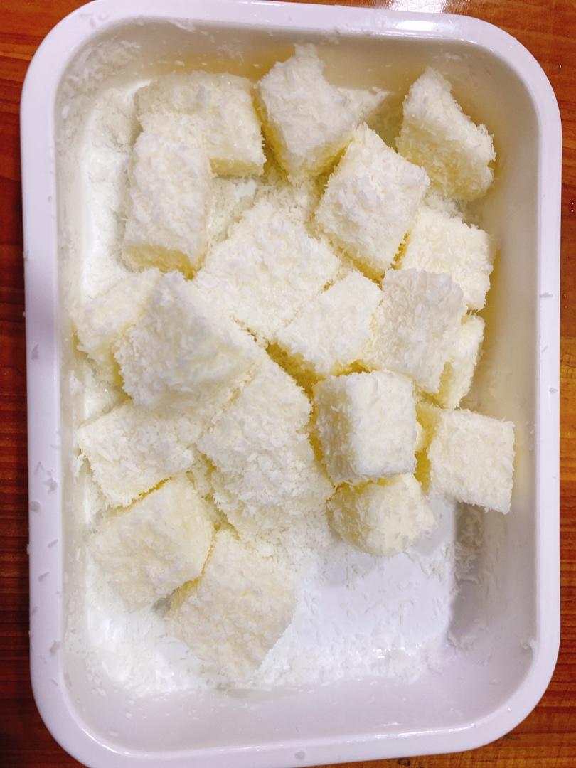 完胜85‘C的牛奶椰蓉小方