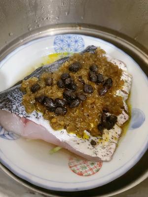 豆豉剁椒蒸鱼的做法 步骤2
