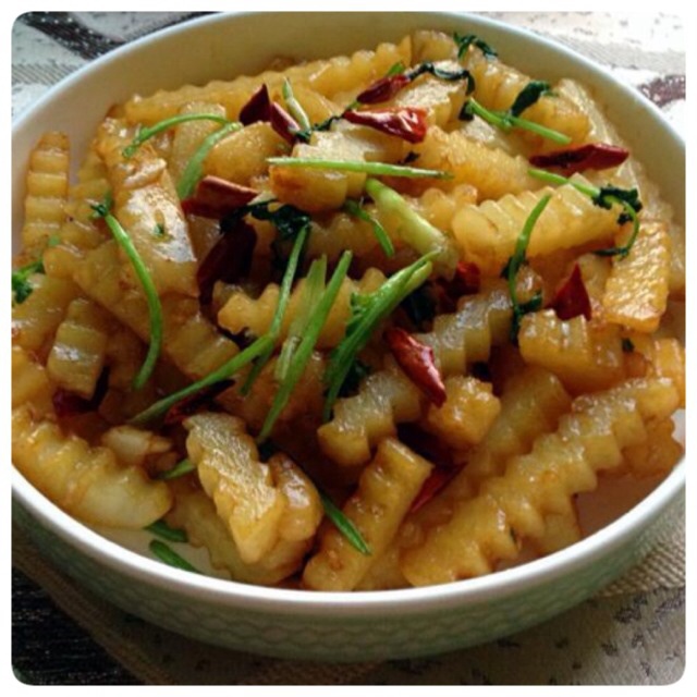 小菜芽做的干煸土豆条